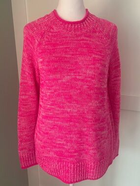 Lilly Pulitzer Pink Deba Sweater XS
Crewneck Soft Cotton Excellent condition.
